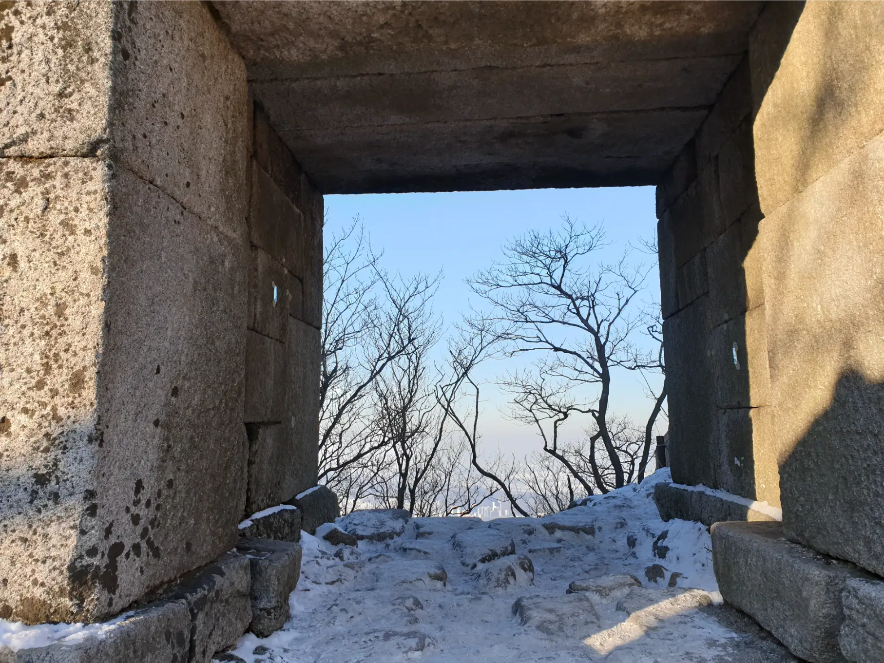 Bukhansanseong Fortress gate view - Baegundae Summit